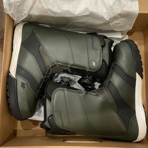 K2 mens Lewiston Mens Snowboard boots never warn NWT size 8.5